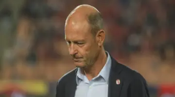 ضياء السيد: أزمة الأهلي في تورب.. وعلى اللاعبين تحمل المسؤولية